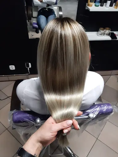 Szalone Nożyczki Salon Fryzjerski